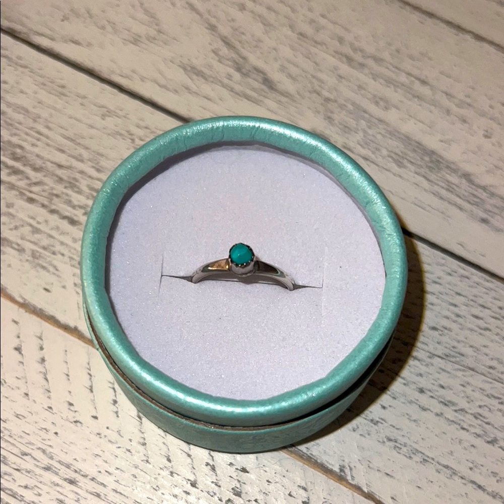 Vintage Native Turquoise Shadowbox Ring 1.1g size 5